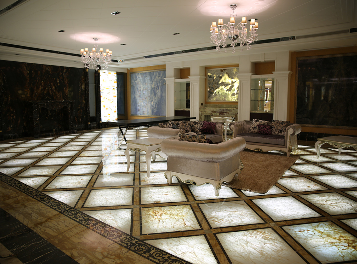 полы из белого оникса